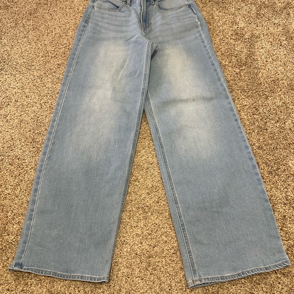 Old Navy High-Waisted Wow Wide-Leg Jeans - Picture 3 of 7